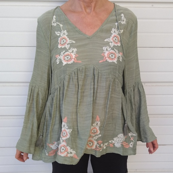 Tops - 🌿BELL SLEEVED BOHO TOP🌿